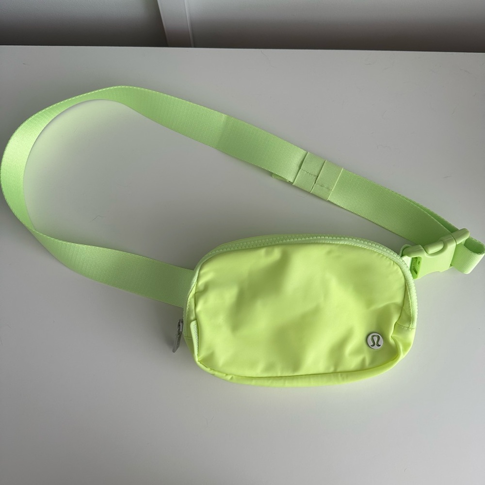 Lululemon Everywhere Belt Bag in Highlight Yellow